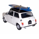 Macheta Mini Cooper 1300 cu placa de surf 1:24