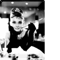 Placa metalica de decor 30X40 Audrey Hepburn Breakfast Tiffanys