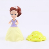 Mini papusa briosa Cupcake Surprise - Jacky