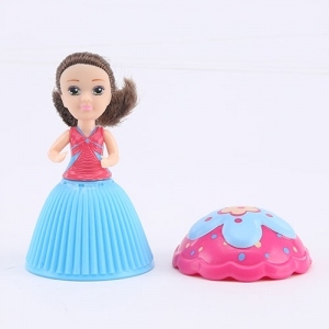 Mini papusa briosa Cupcake Surprise - Estelle