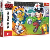 Puzzle Trefl 100 Mickey Mouse Pe Terenul de Sport