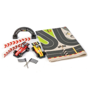 Set Circuit Formula 1, din lemn premium, Formula One Racing Playmat, 12 piese, contine o plansa din material textil