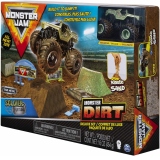 Monster Jam Set Camioneta Soldier Fortune cu Nisip Kinetic si Accesorii cu Rampa