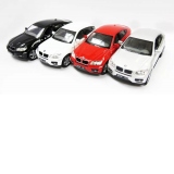 Masinuta metalica BMW X6, 13cm, scara 1 la 38, diverse culori