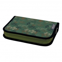 PENAR ECHIPAT 34 PIESE CU 2 CLAPE, INCLUDE ARTICOLE DE COLORIAJ, ARTICOLE PENTRU SCRIS SI STERS, FERMOAR ASCUNS, INTERIOR TEXTIL, DIMENSIUNE 13.5 X 19.5 X 3.5 CM, MOTIV GREEN ARMY